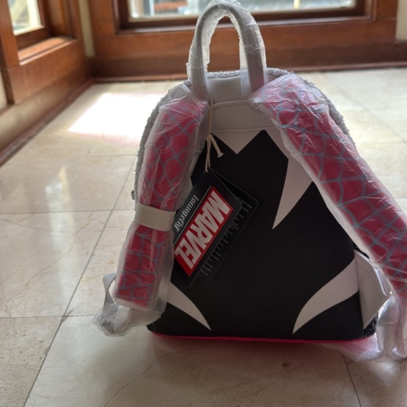 🆕 Loungefly Spider Gwen Cosplay Sequin Marvel Mini Backpack 🎒 - Picture 9 of 10